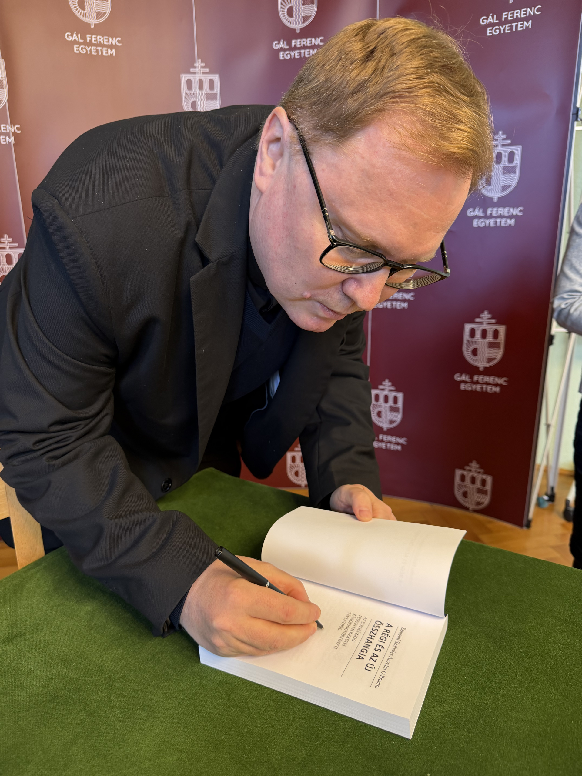 Bemutatták Szuromi Szabolcs Anzelm professzor legújabb könyvét